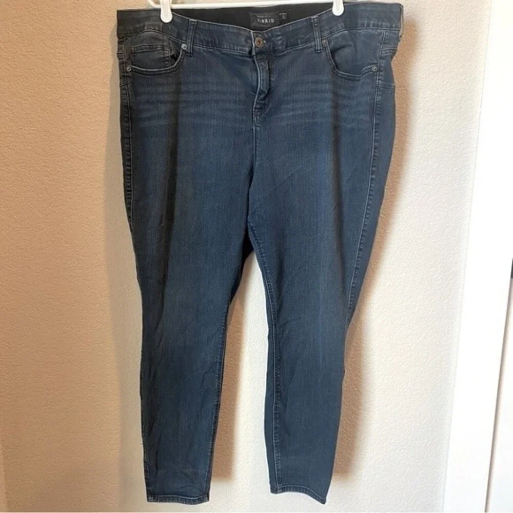 Torrid Premium Dark Wash Bombshell Skinny Jeans - Size 26 - EUC